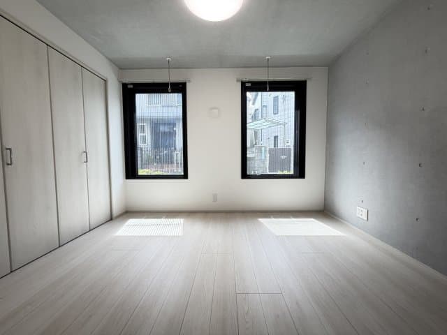 Room image 16