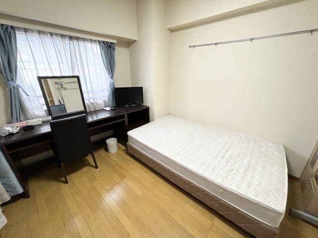 Room image 8