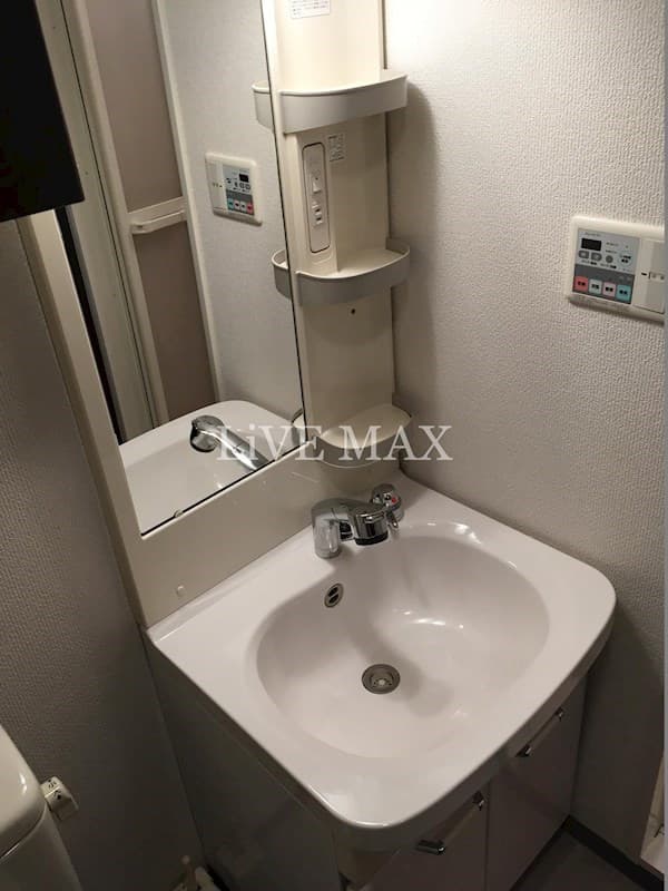 Room image 11