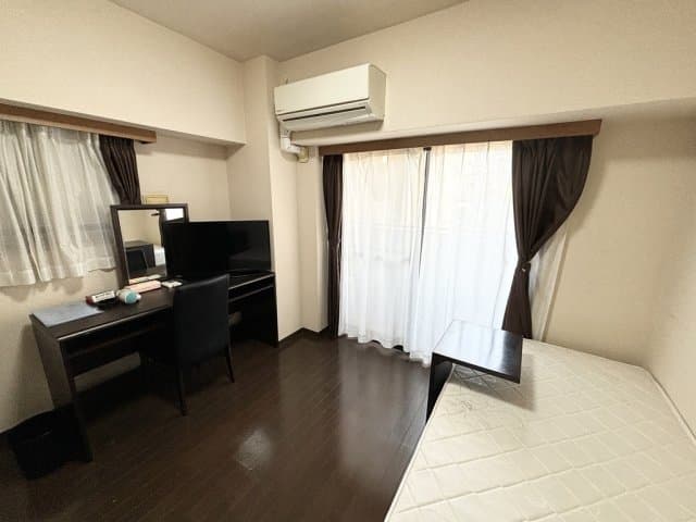 Room image 8
