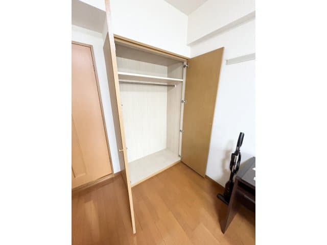 Room image 16