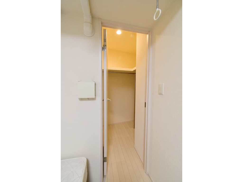 Room image 16