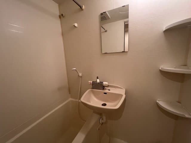 Room image 10