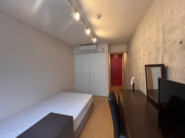 Room image 8