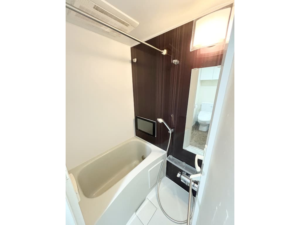 Room image 12