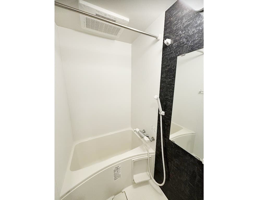 Room image 12