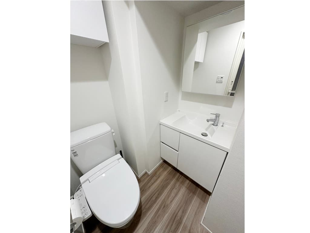 Room image 8
