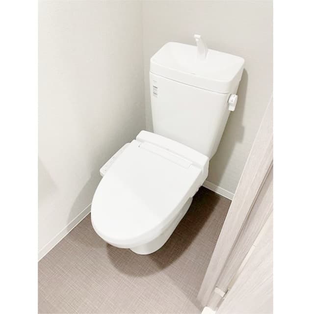 Room image 8