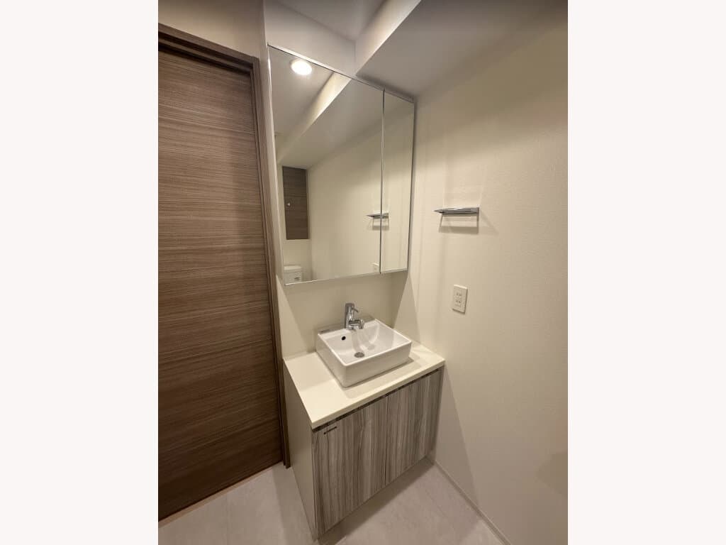 Room image 12