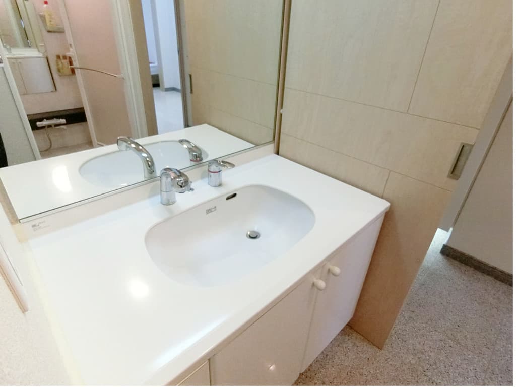 Room image 12