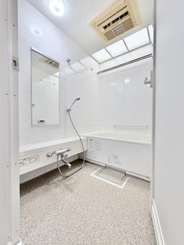 Room image 8