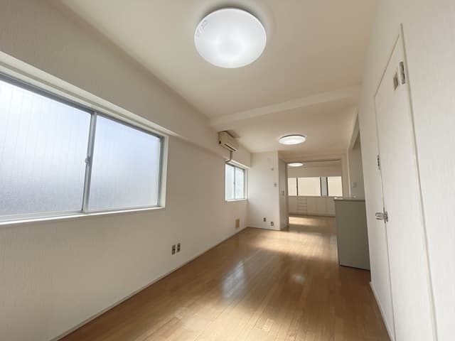 Room image 12