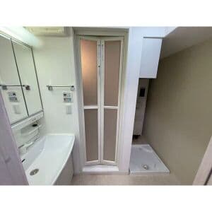 Room image 16
