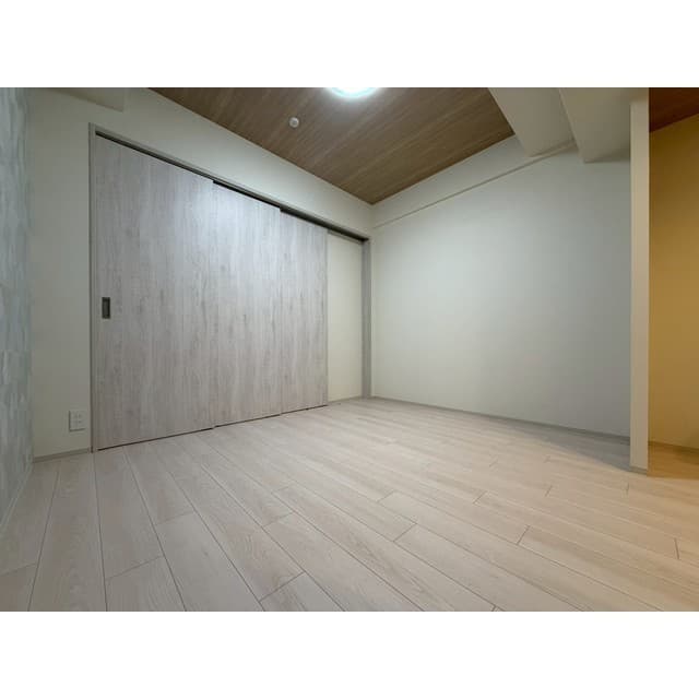 Room image 12