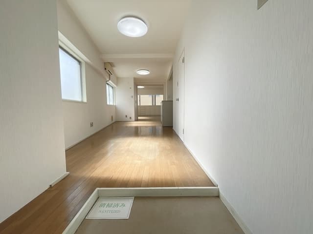 Room image 10