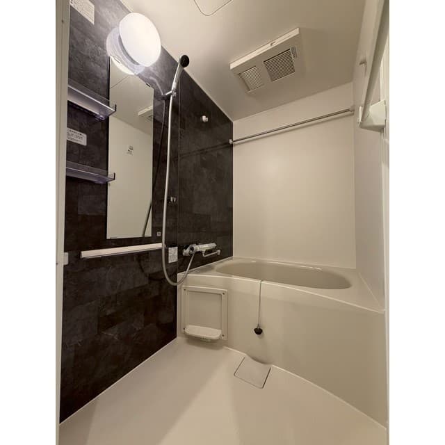 Room image 12