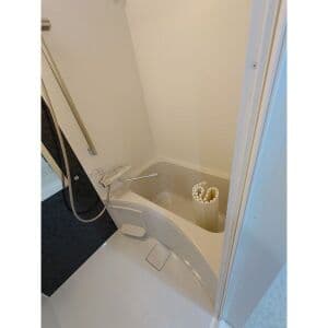Room image 8