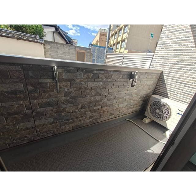 Room image 15