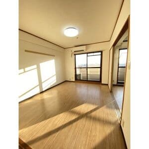 Room image 16