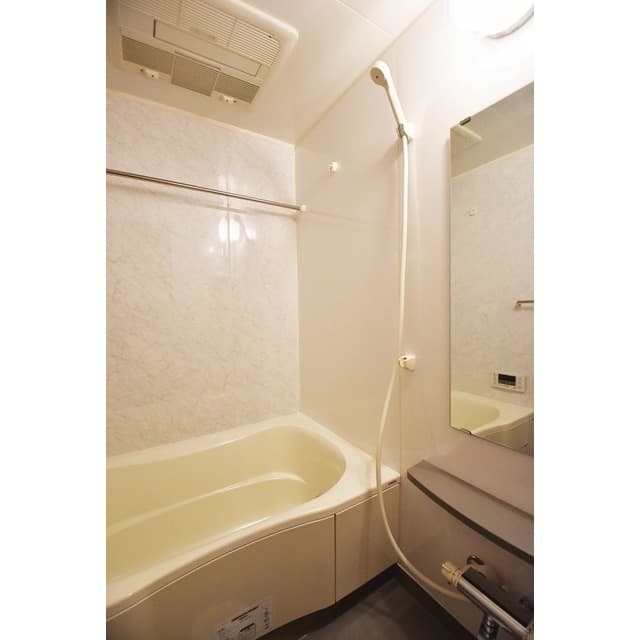 Room image 8