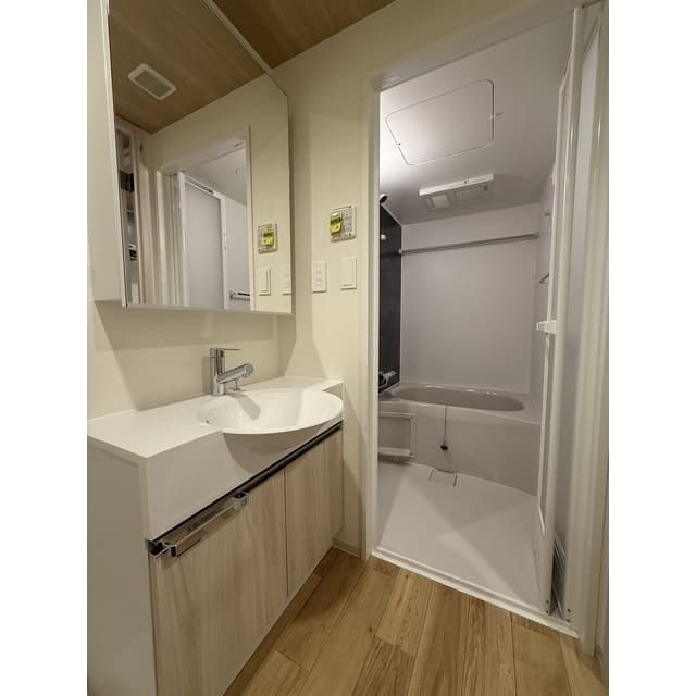 Room image 15