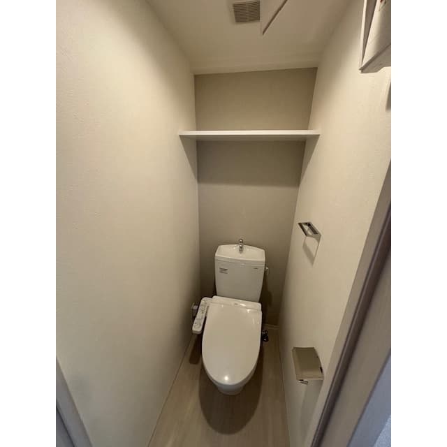 Room image 8