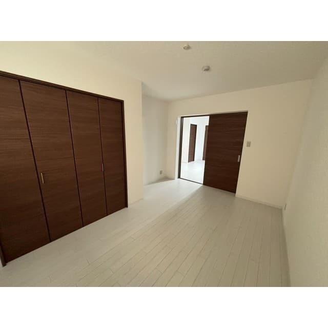Room image 15