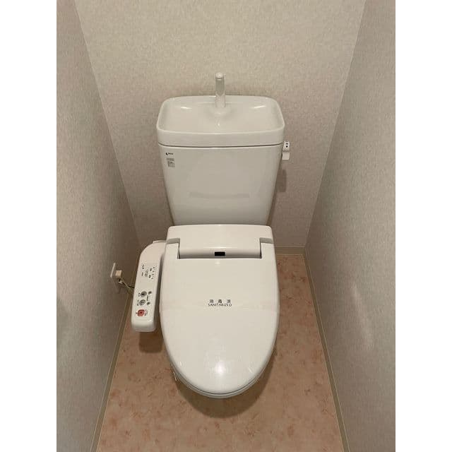 Room image 8