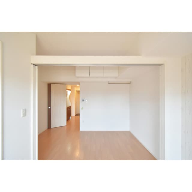 Room image 16