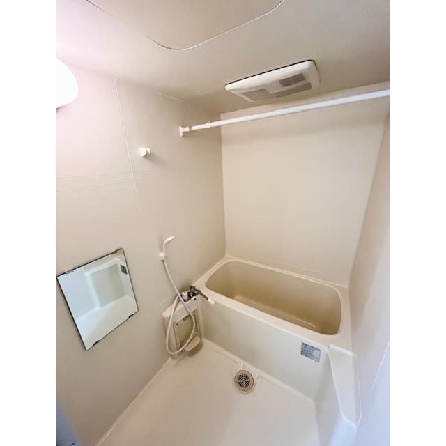 Room image 10