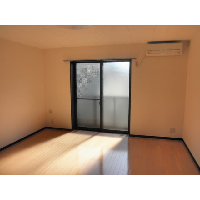 Room image 16