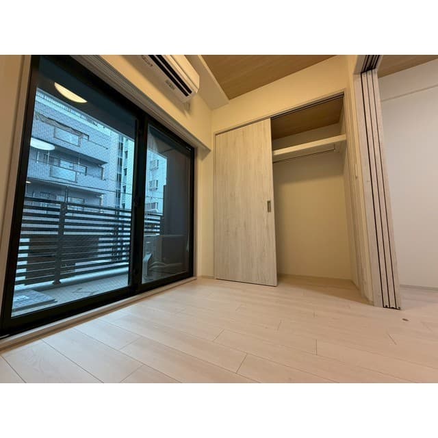 Room image 11