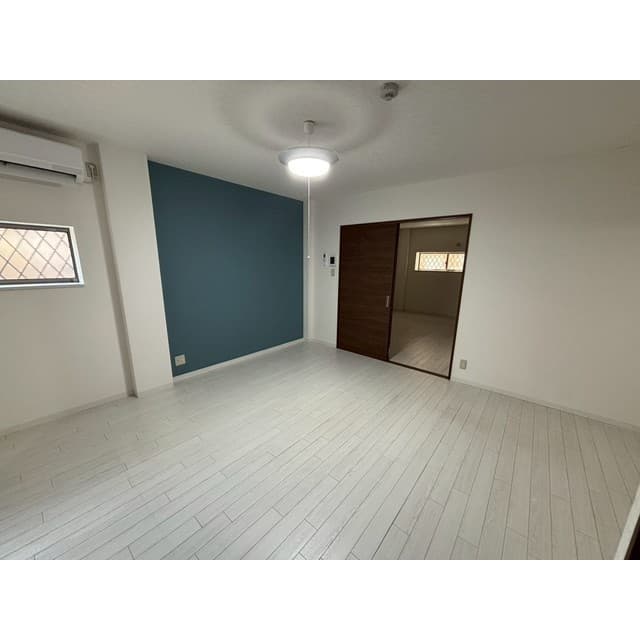 Room image 12