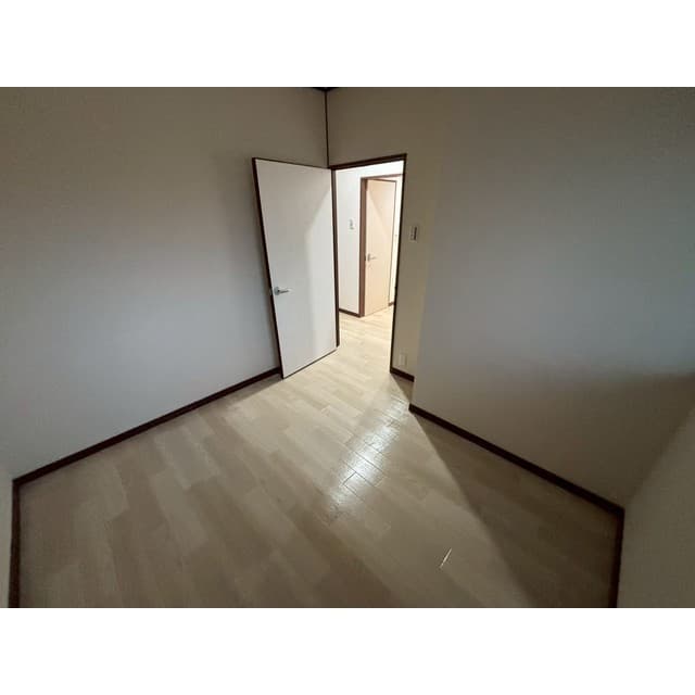 Room image 16