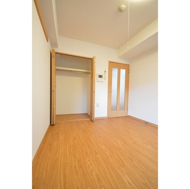 Room image 15