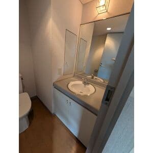 Room image 11