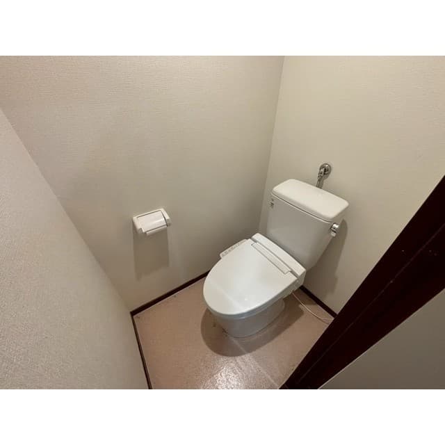 Room image 8