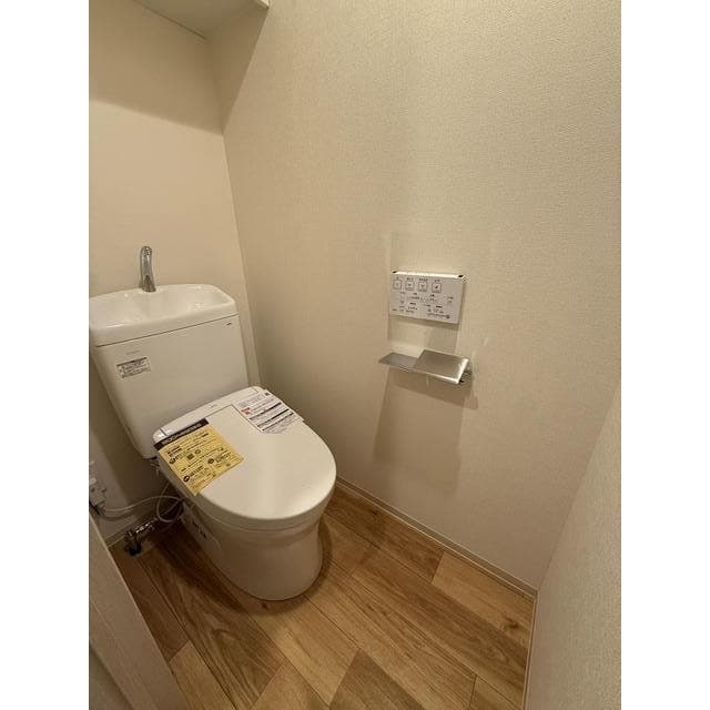 Room image 8