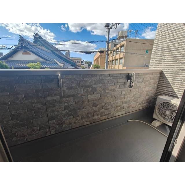 Room image 15
