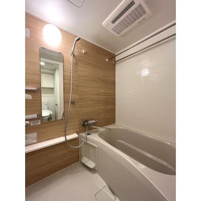 Room image 10