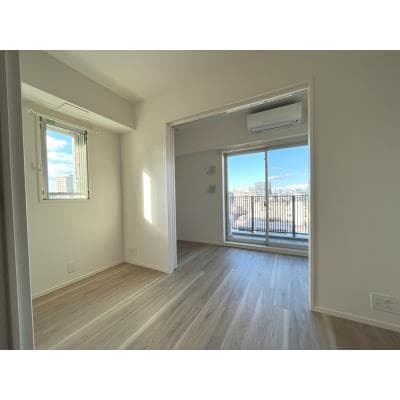 Room image 8