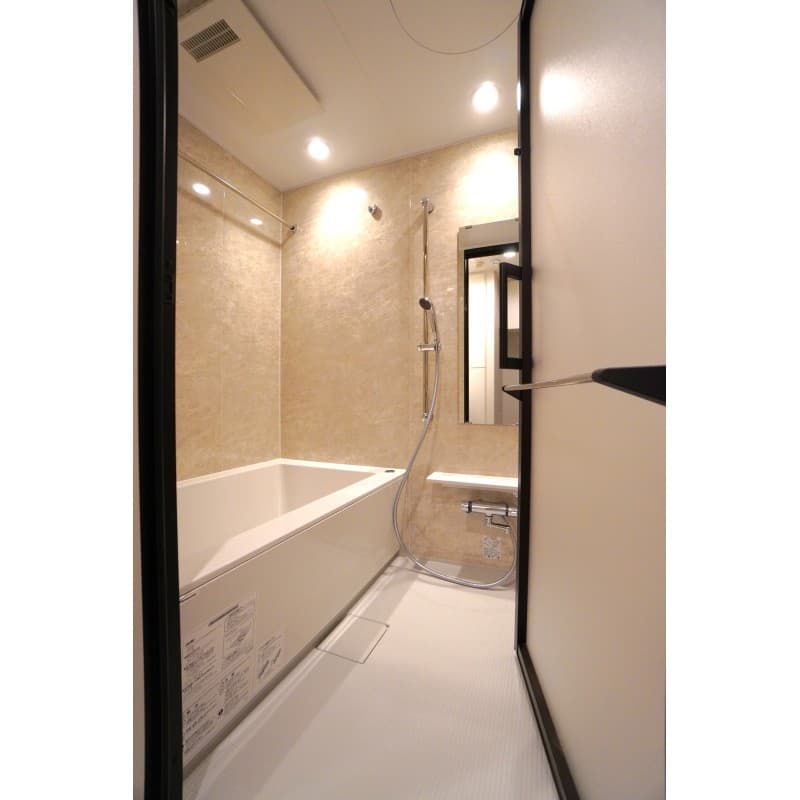 Room image 8