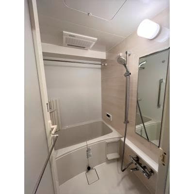 Room image 10