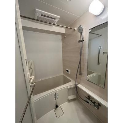 Room image 10