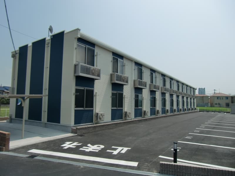 Main exterior of LEONEXT Kona & Sun I