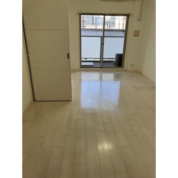 Room image 12