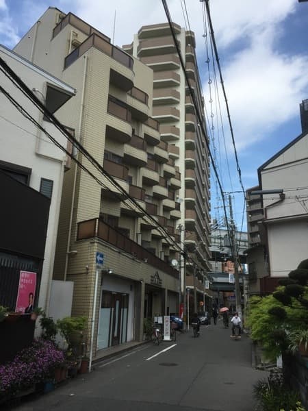 Main exterior of Wens Midori Bridge