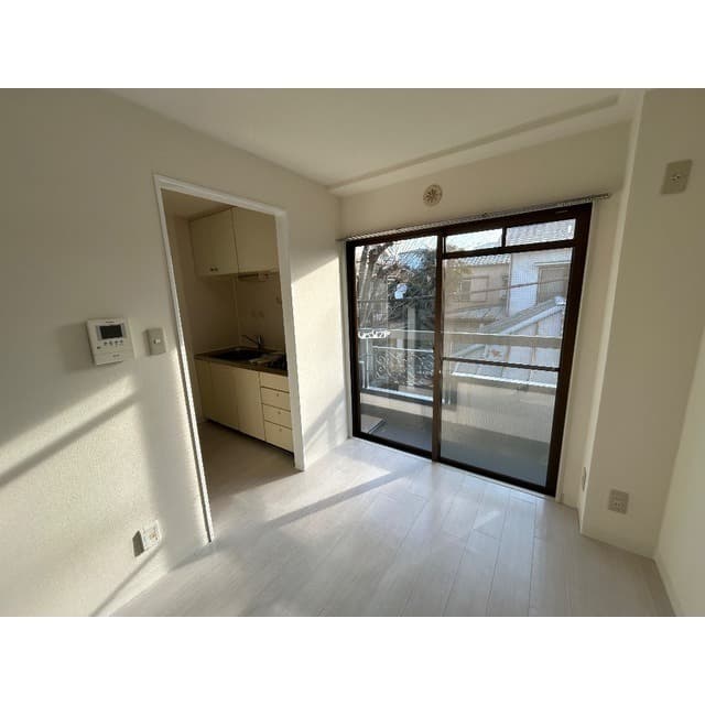 Room image 8