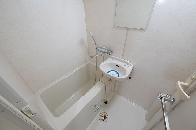 Room image 8