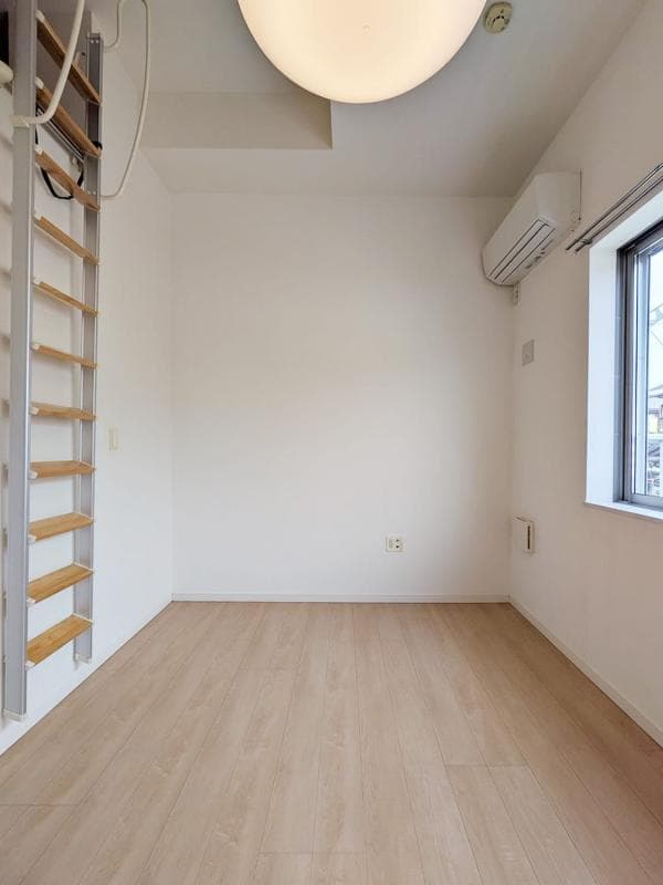 Preview interior of Rb Harmonic Place